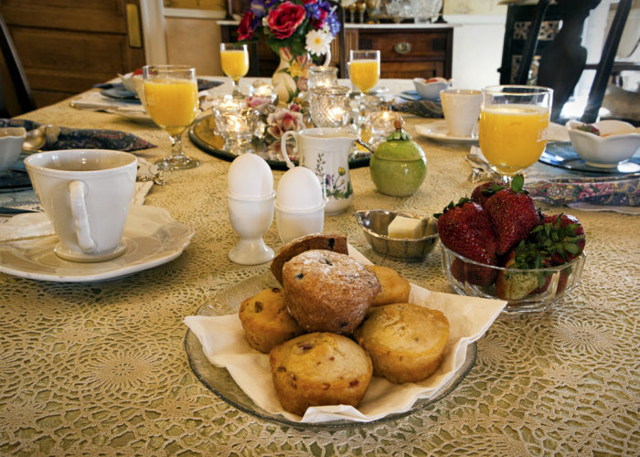 holden-house-Holden House breakfast table